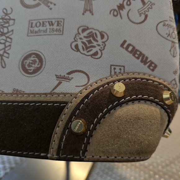 Loewe - Picture 2 of 15